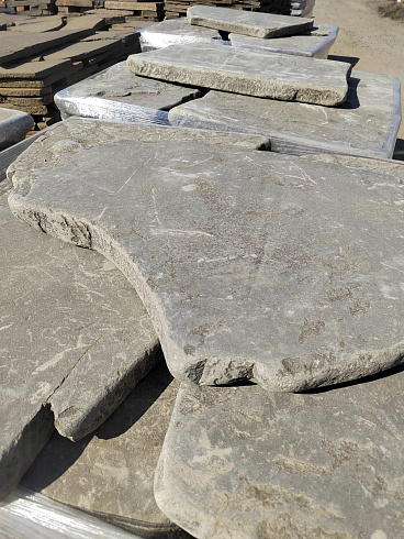 Kamenclub.ru: Песчаник галтованный для облицовки (фр. 2-5 см)  купить в Новокузнецке песчник рыжий желтый серый песчаник окатанный речной 6 000 руб/т   фото КАМЕНЬ КЛУБ