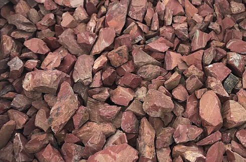 Kamenclub.ru: Щебень крошка красный (ЯШМА) фр. 5-10 мм.  купить в Новокузнецке крошка каменная яшмы красный, бордовый, темно-красный декоративная крошка ландшафтная каменная яшмоидная 8500 руб/т   фото КАМЕНЬ КЛУБ