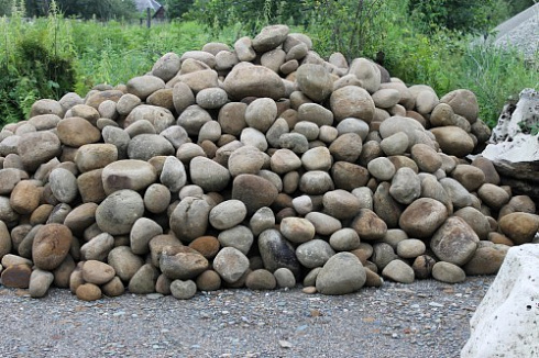 Kamenclub.ru: Песчаник ядра, фр. 100-300 мм  купить в Новокузнецке песчаник бежевый серый рыжий речная галька 5 000 руб/т   фото КАМЕНЬ КЛУБ