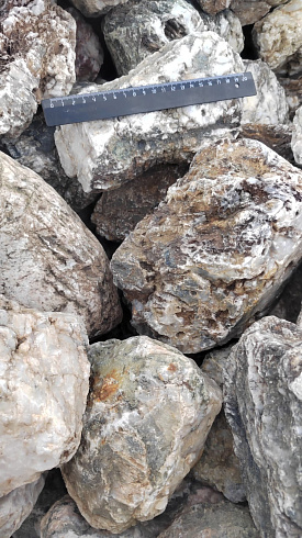 Kamenclub.ru: Кварцевый валунчик фр.100-300 мм.  купить в Новокузнецке кварц белый, бежевый молочный рыжий крупный природный камень галечник 7850 руб/т   фото КАМЕНЬ КЛУБ