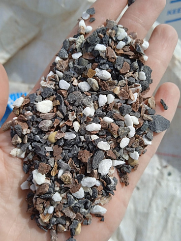 Kamenclub.ru: Мраморная крошка (щебень крошка микс: белый-зеленый-розовый) фр. 5-10 мм  купить в Новокузнецке мрамор белый, зеленый, розовый, разноцветный, молочный декоративная ландшафтная мраморная крошка 9500 руб/т   фото КАМЕНЬ КЛУБ