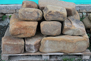 Kamenclub.ru: Песчаник для строительства и кладки (фр. 200-400 мм)  купить в Новокузнецке песчаник бежевый серый рыжий желтый блоки для строительства из песчаника 6500 руб/т   фото КАМЕНЬ КЛУБ