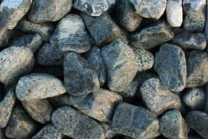 Kamenclub.ru: Щебень галтованный зеленый (змеевик) фр. 50-100 мм.  купить в Новокузнецке галтовка мраморная зеленый, салатовый мрамор 12 500 руб/т   фото КАМЕНЬ КЛУБ