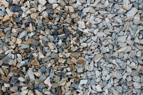 Kamenclub.ru: Мраморная крошка (щебень крошка медовый), фр. 10-20 мм.  купить в Новокузнецке песчаник бежевый, серый каменная ландшафтная крошка  12000 руб/т   фото КАМЕНЬ КЛУБ