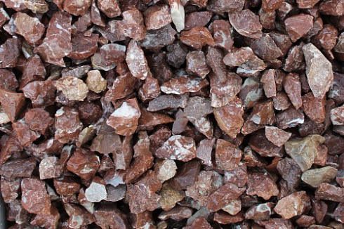 Kamenclub.ru: Мраморная крошка (щебень крошка розовый) фр. 3-5 мм.  купить в Новокузнецке мрамор розовый, красный декоративная ландшафтная мраморная крошка 11500 руб/т   фото КАМЕНЬ КЛУБ