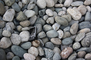 Kamenclub.ru: Галька речная окат (ассорти) фр. 50-100 мм. купить  в Новокузнецке галька природная округлая серая белая черная серая коричневая синяя галька речная окатанная округлая 6200 руб/т   фото КАМЕНЬ КЛУБ