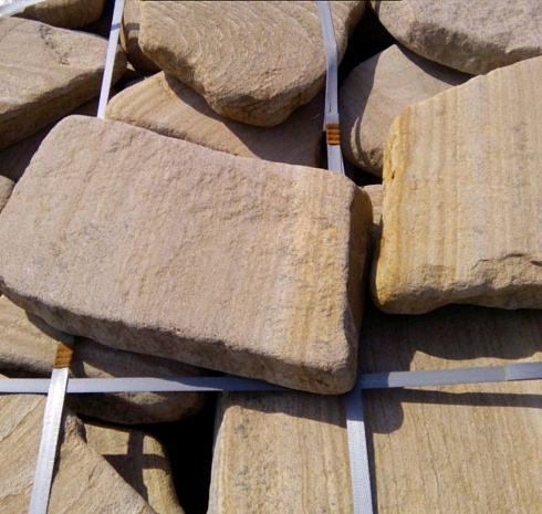 Kamenclub.ru: Песчаник пластушка галтованный желтый с рисунком (3 см)  купить в Новокузнецке плитняк - пластушка желтый песчаник 21000 руб/м3   фото КАМЕНЬ КЛУБ