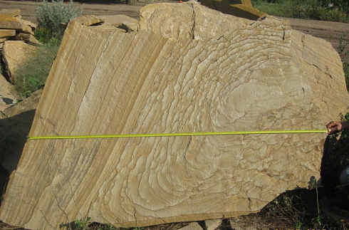 Kamenclub.ru: Форматный камень (плаха) пошаговая дорожка от 70-150 см (4 -12 см)  купить в Новокузнецке плитняк  форматный плаха желтый песчаник 9 000 руб/т   фото КАМЕНЬ КЛУБ