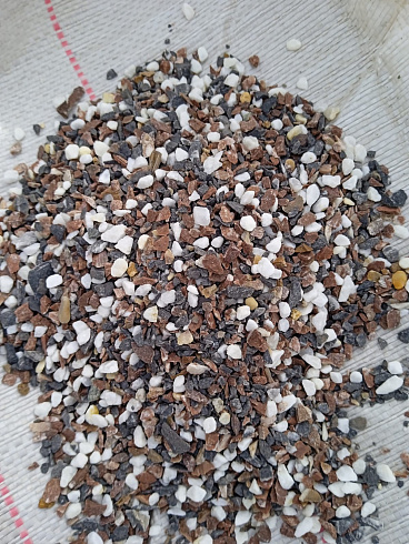 Kamenclub.ru: Мраморная крошка (щебень крошка микс: белый-зеленый-розовый) фр. 3-5 мм.  купить в Новокузнецке мрамор белый, зеленый, розовый мраморная декоративная крошка каменная 12000 руб/т   фото КАМЕНЬ КЛУБ