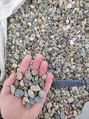 Kamenclub.ru: Галька речная окат (серая) фр.10-20 мм купить  в Новокузнецке галька речная серая, серый, темно-серый, светло-серый, коричневый ландшафтная декоративная речная окатанная округлая галька 5000 руб/т   фото КАМЕНЬ КЛУБ