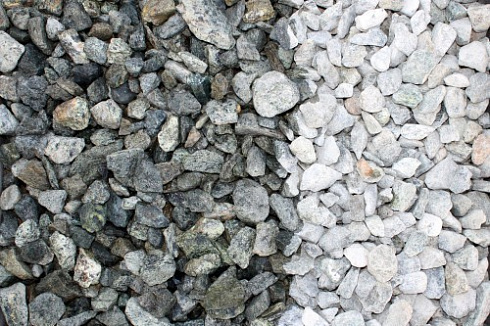 Kamenclub.ru: Щебень крошка зеленый (змеевик) фр. 20-40 мм.  купить в Новокузнецке мрамор зеленый, салатовый ландшафтная мраморная крошка 8500 руб/т   фото КАМЕНЬ КЛУБ