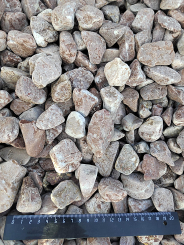 Kamenclub.ru: Мраморная крошка (щебень галтованный розовый) фр.20-40 мм.  купить в Новокузнецке мрамор розовый, красный оголтованный округлый щебень  15000 руб/т   фото КАМЕНЬ КЛУБ