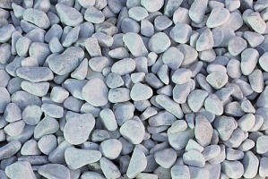 Kamenclub.ru: Мраморная крошка (щебень галтованный белый), фр.20-40 мм.  купить в Новокузнецке мрамор белый бежевый молочный мраморный щебень декоративный 17000 руб/т   фото КАМЕНЬ КЛУБ