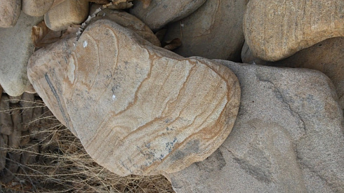 Kamenclub.ru: Песчаник пластушка галтованный желтый с рисунком (3 см)  купить в Новокузнецке плитняк - пластушка желтый песчаник 21000 руб/м3   фото КАМЕНЬ КЛУБ