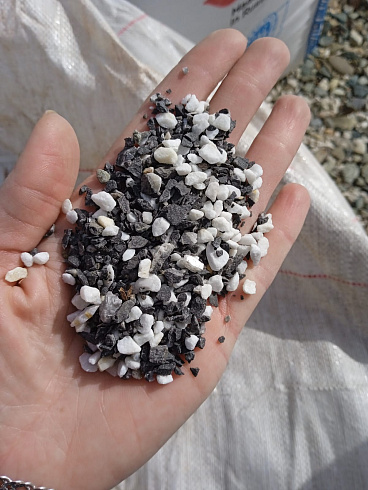 Kamenclub.ru: Мраморная крошка (щебень крошка микс: белый-зеленый-розовый) фр. 5-10 мм  купить в Новокузнецке мрамор белый, зеленый, розовый, разноцветный, молочный декоративная ландшафтная мраморная крошка 9500 руб/т   фото КАМЕНЬ КЛУБ