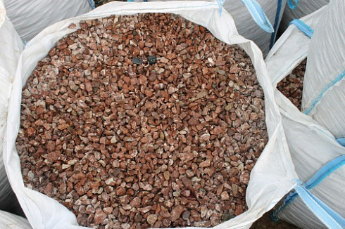 Kamenclub.ru: Мраморная крошка (щебень крошка розовый) фр. 10-20 мм.  купить в Новокузнецке мрамор розовый, красный каменная декоративная крошка ландшафтная 11000 руб/т   фото КАМЕНЬ КЛУБ