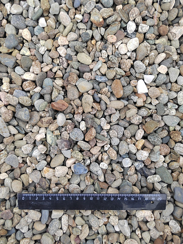 Kamenclub.ru: Галька речная окат (серая) фр.10-20 мм купить  в Новокузнецке галька речная серая, серый, темно-серый, светло-серый, коричневый ландшафтная декоративная речная окатанная округлая галька 5000 руб/т   фото КАМЕНЬ КЛУБ