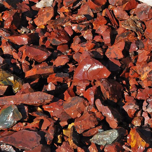 Kamenclub.ru: Щебень крошка красный (ЯШМА) фр. 10-20 мм.  купить в Новокузнецке яшма красный, бордовый, оранжевый, рыжий декоративный каменный ландшафтный щебень колотый 9000 руб/т   фото КАМЕНЬ КЛУБ