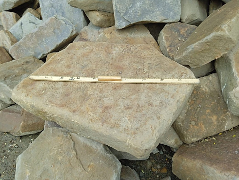 Kamenclub.ru: Песчаник для мощения дорожек, площадок, парковок ( фр 5-10 см)  купить в Новокузнецке песчаник  серый желтый коричневый рыжий песчаник оголтованный окатанный 6500 руб/т   фото КАМЕНЬ КЛУБ