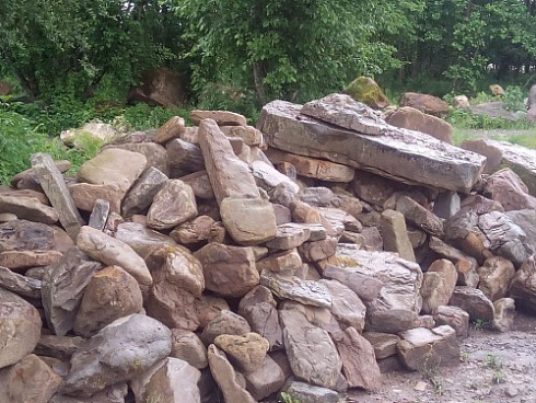 Kamenclub.ru: Песчаник декоративный ландшафтный (фр. 300-500 мм)  купить в Новокузнецке песчаник желтый рыжий серый зеленый валун речной окатанный природный песчаника 4 500 руб/т   фото КАМЕНЬ КЛУБ