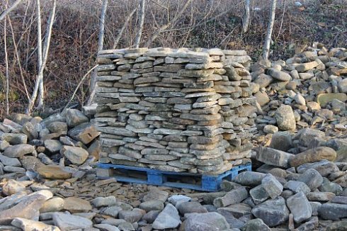 Kamenclub.ru: Песчаник колотый для облицовки (фр. 2-3 см)  купить в Новокузнецке песчаник бежевый серый рыжий песчаник строительный 5000 руб/т   фото КАМЕНЬ КЛУБ