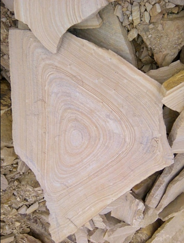 Kamenclub.ru: Форматный камень (плаха) пошаговая дорожка от 70-150 см (4 -12 см)  купить в Новокузнецке плитняк  форматный плаха желтый песчаник 9 000 руб/т   фото КАМЕНЬ КЛУБ