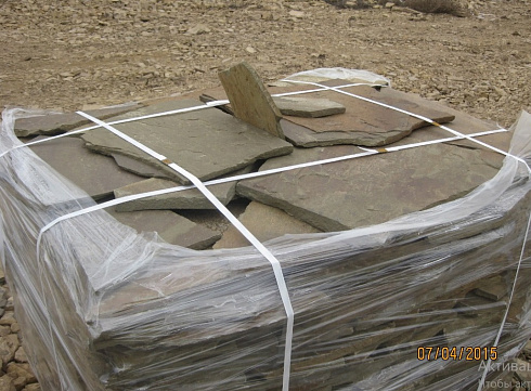 Kamenclub.ru: Песчаник пластушка серо-зеленый (3,0 см)  купить в Новокузнецке песчаник серо-зеленый, серый, зеленый песчаник пластушка колотый рваный ландшафтный 10200 руб/м3   фото КАМЕНЬ КЛУБ