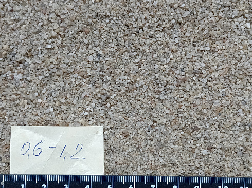 Кварцевый песок для площадок фр. 0,6-1,2 мм.  купить в Новокузнецке фото Камень Клуб