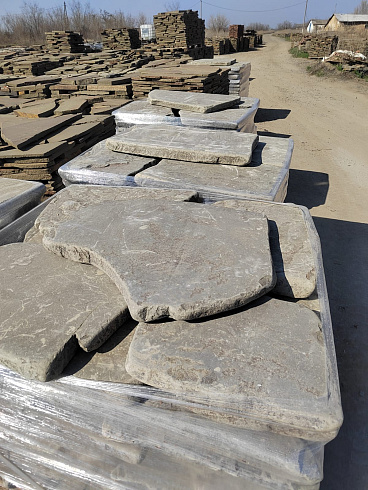 Kamenclub.ru: Песчаник галтованный для облицовки (фр. 2-5 см)  купить в Новокузнецке песчник рыжий желтый серый песчаник окатанный речной 6 000 руб/т   фото КАМЕНЬ КЛУБ