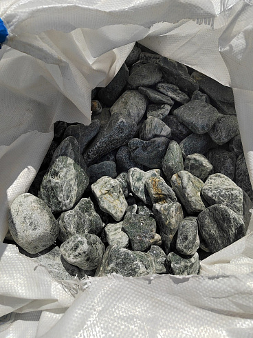 фото Галтованный жадеит (фр. 70-100 мм)  купить в Новокузнецке в интернет-портале КАМЕНЬ КЛУБ