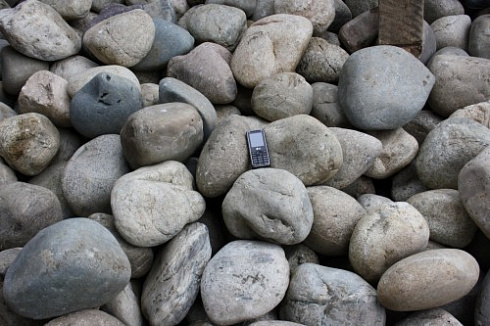 Kamenclub.ru: Речной валун (Ассорти) фр.100-300 мм.  купить в Новокузнецке галечник серый, темно-серый, светло-серый речная галька крупных размеров 4200 руб/т   фото КАМЕНЬ КЛУБ