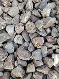Kamenclub.ru: Мраморная крошка (щебень галтованный розовый) фр.10-20 мм.  купить в Новокузнецке мрамор розовый, красный ландшафтный декоративный окатанный округлый щебень 15000 руб/т   фото КАМЕНЬ КЛУБ