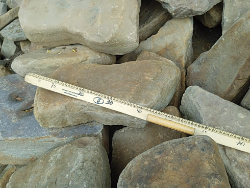 Kamenclub.ru: Песчаник для мощения дорожек, площадок, парковок ( фр 5-10 см)  купить в Новокузнецке песчаник  серый желтый коричневый рыжий песчаник оголтованный окатанный 6500 руб/т   фото КАМЕНЬ КЛУБ