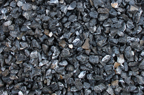 Kamenclub.ru: Щебень крошка черный (мрамор) фр. 40-70 мм.  купить в Новокузнецке мрамор черный с белыми прожилками, черный, белый декоративный щебень 11000 руб/т   фото КАМЕНЬ КЛУБ