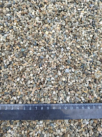 Kamenclub.ru: Галька речная окат (серая) фр.3-5 мм купить  в Новокузнецке галька речная серая бежевый темно-серый окатанный речной камень округлый 9500 руб/т   фото КАМЕНЬ КЛУБ