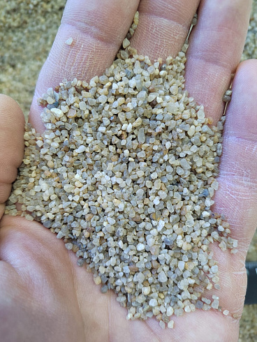 Кварцевый песок для водоподготовки фр. 1,6-3 мм.  купить в Новокузнецке фото Камень Клуб