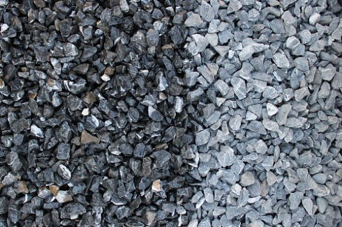 Kamenclub.ru: Щебень крошка черный (мрамор) фр. 10-20 мм.  купить в Новокузнецке мрамор черный с белыми прожилками, черный, белый каменная ландшафтная декоративная крошка щебня 11000 руб/т   фото КАМЕНЬ КЛУБ