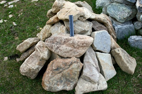 Kamenclub.ru: Песчаник декоративный ландшафтный (фр. 300-500 мм)  купить в Новокузнецке песчаник желтый рыжий серый зеленый валун речной окатанный природный песчаника 4 500 руб/т   фото КАМЕНЬ КЛУБ