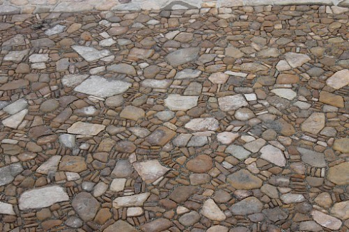 Kamenclub.ru: Песчаник для мощения дорожек, площадок, парковок ( фр 5-10 см)  купить в Новокузнецке песчаник  серый желтый коричневый рыжий песчаник оголтованный окатанный 6500 руб/т   фото КАМЕНЬ КЛУБ