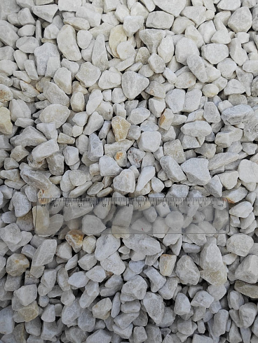 Kamenclub.ru: Мраморная крошка, щебень, цвет-белый, фр. 10-20 мм.  купить в Новокузнецке мрамор белый, молочный айвори каменная ландшафтная декоративная крошка шебня 12000 руб/т   фото КАМЕНЬ КЛУБ