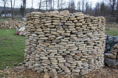 Kamenclub.ru: Песчаник для мощения дорожек, площадок, парковок ( фр 5-10 см)  купить в Новокузнецке песчаник  серый желтый коричневый рыжий песчаник оголтованный окатанный 6500 руб/т   фото КАМЕНЬ КЛУБ