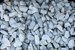 Kamenclub.ru: Мраморная крошка, щебень, цвет-белый, фр. 40-70 мм.  купить в Новокузнецке мрамор белый молочный айвори мраморный каменный декоративный  12000 руб/т   фото КАМЕНЬ КЛУБ