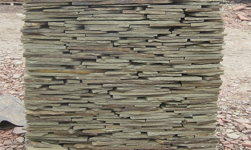 Kamenclub.ru: Песчаник пластушка серо-зеленый (1,5 см)  купить в Новокузнецке плитняк - пластушка серо-зеленый, серый, зеленый пластушка рваная ландшафтная колотая 10200 руб/м3   фото КАМЕНЬ КЛУБ