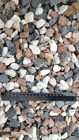 Kamenclub.ru: Мраморная крошка (щебень галтованный микс:белый-зеленый-розовый) фр.20-40 мм.  купить в Новокузнецке мрамор белый, зеленый, розовый мрамор декоративный (галтовка) 15500 руб/т   фото КАМЕНЬ КЛУБ