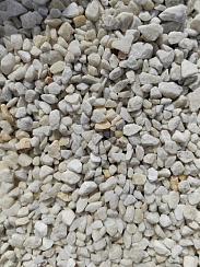 Kamenclub.ru: Мраморная крошка, щебень, цвет-белый, фр. 5-10 мм.  купить в Новокузнецке мрамор белый, айвори, молочный мраморная каменная крошка ландшафтная 12000 руб/т   фото КАМЕНЬ КЛУБ